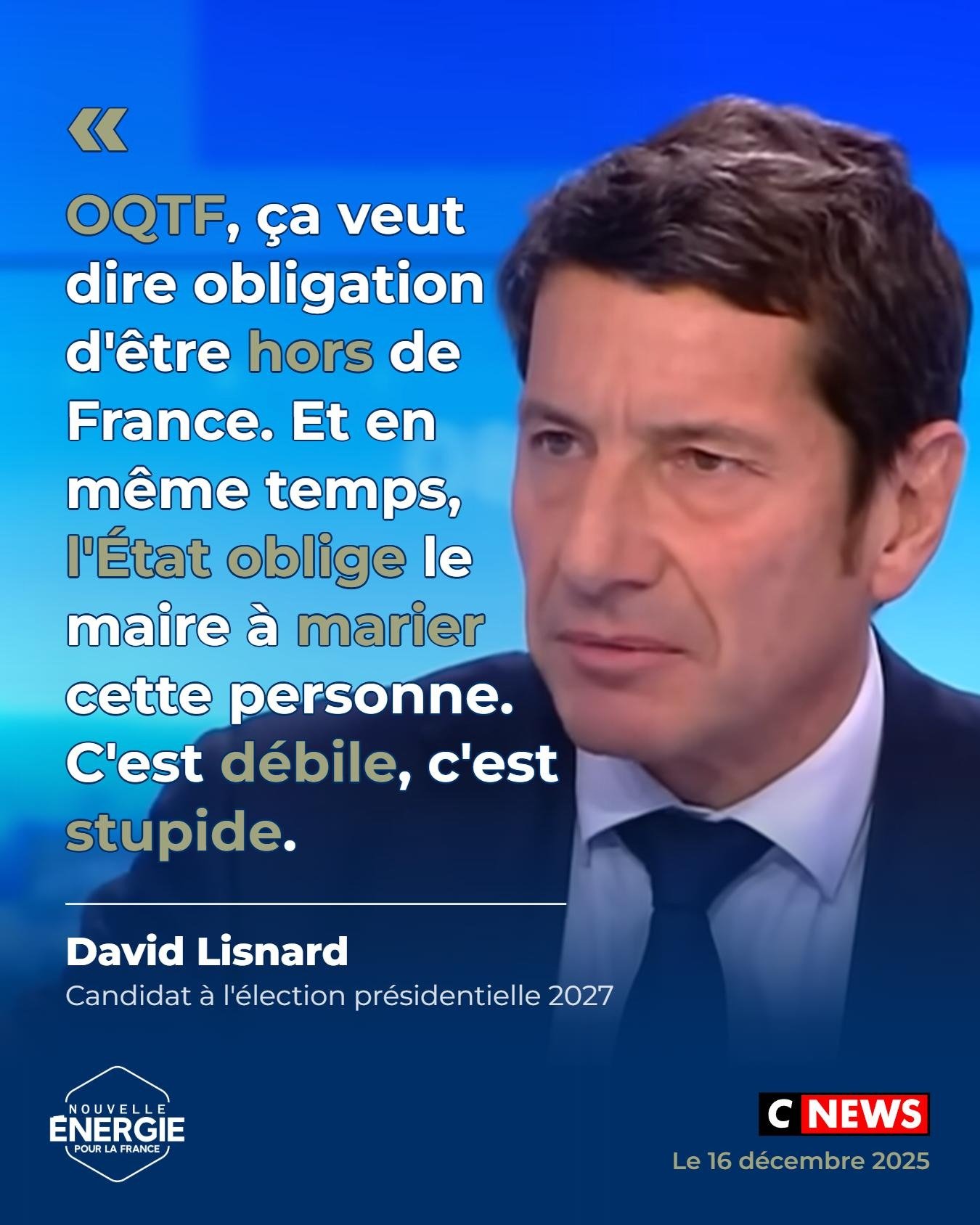 Affiche : OQTF, ça veut dire obligation d'être hors de France. Et en même temps, l'État...